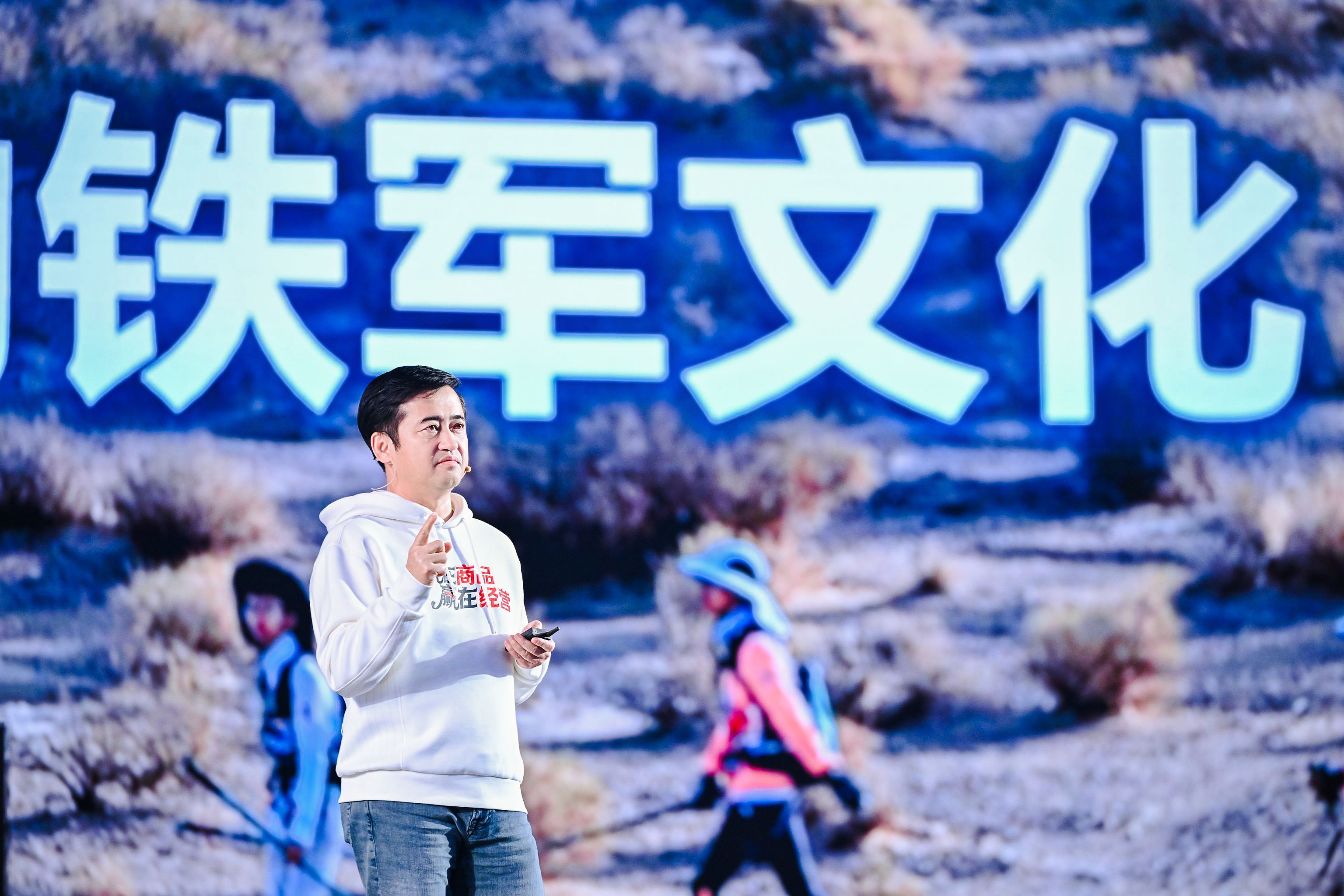 传媒聚焦 | 安踏集团：35年一直打胜仗的底层逻辑