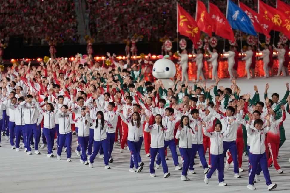 安踏亮相十五运开幕式 专业运动科技全方位助力中国体育