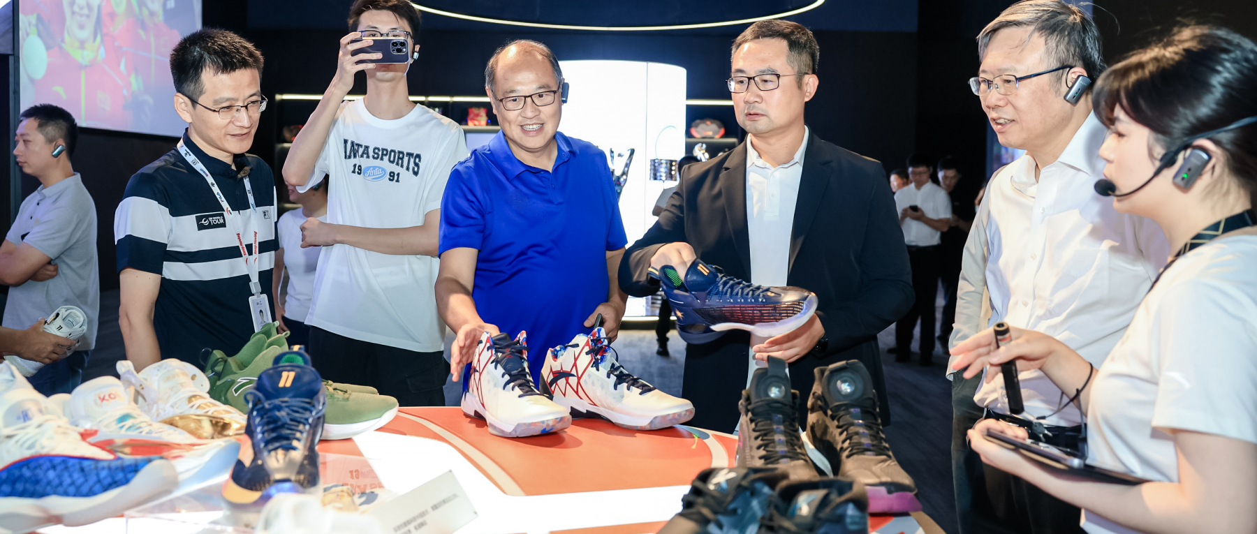 香港理工大学代表团到访安踏集团参观