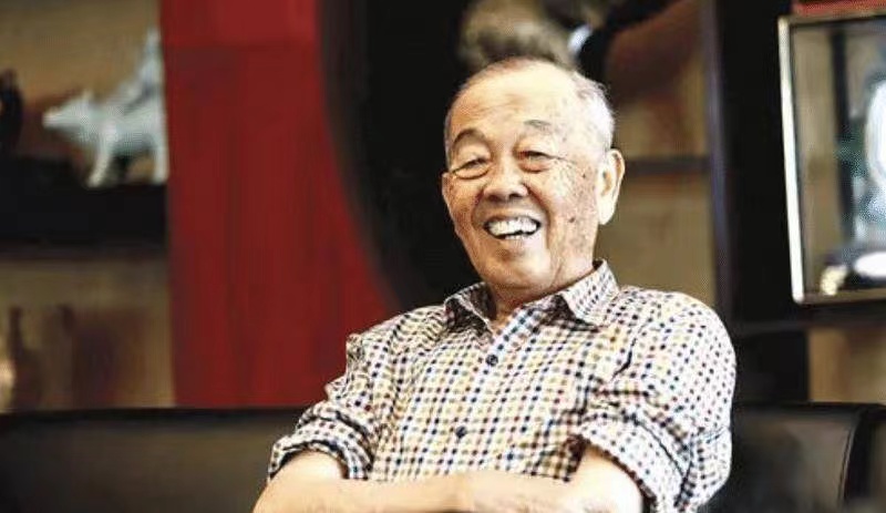 安踏集团荣誉董事长丁和木获首届福建慈善奖“爱心慈善楷模”荣誉称号