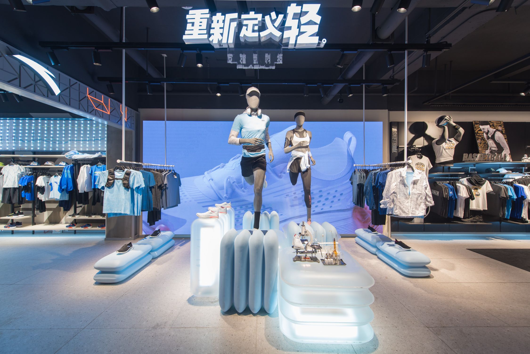 安踏成表现最好的国内服饰零售商, 国内时尚零售百强公布